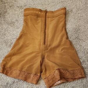 🌸 High-Waisted Shapewear Shorts